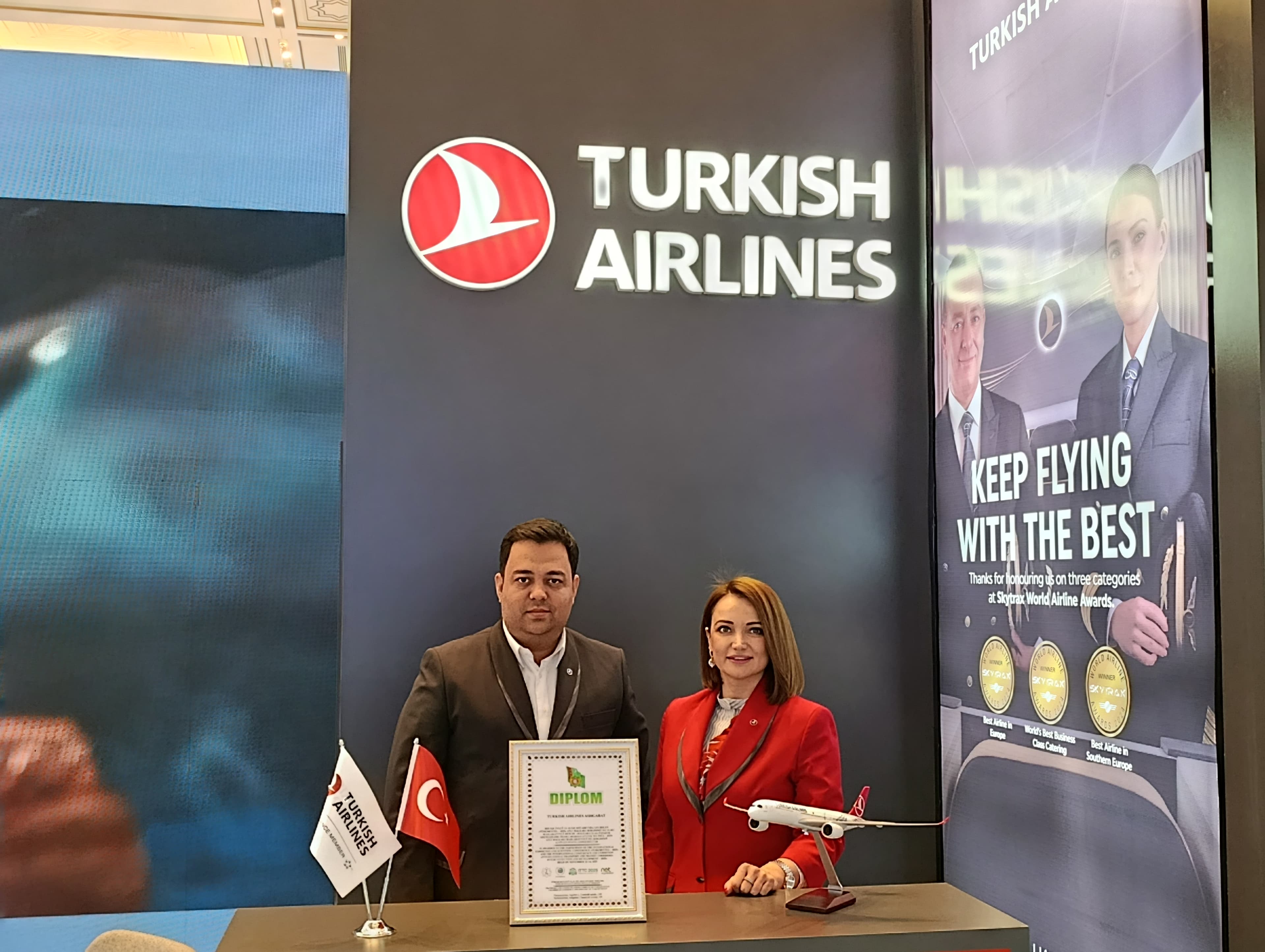 turkish-airlines-i-turkmenskie-avialinii-udostoeny-specialnyh-diplomov-na-vystavke-ittc-2025