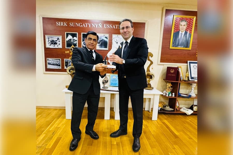 obsuzhdeno-sotrudnichestvo-konevodstva-loshadej-karabah-i-ahalteke