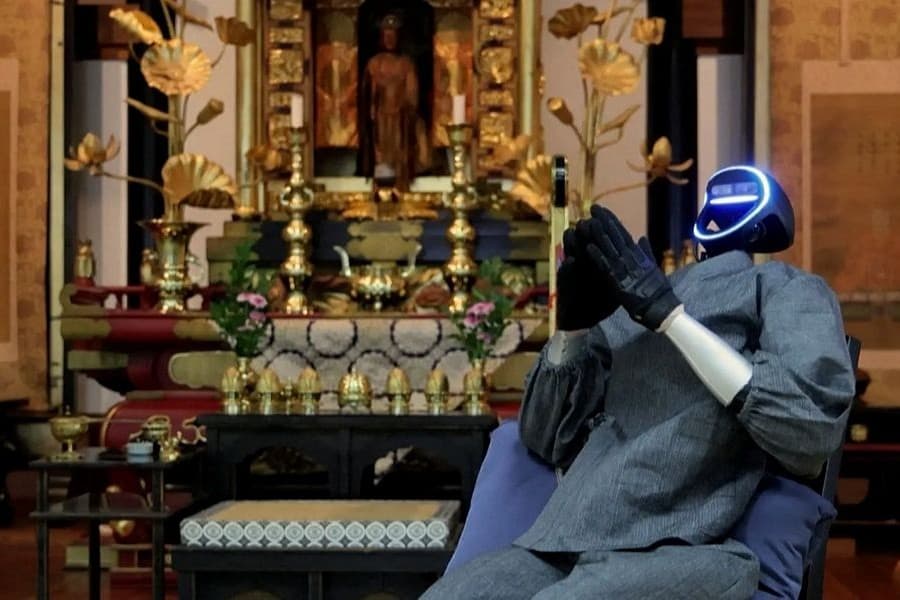 buddaroid-yaponiya-robot-monah-s-iskusstvennym-intellektom