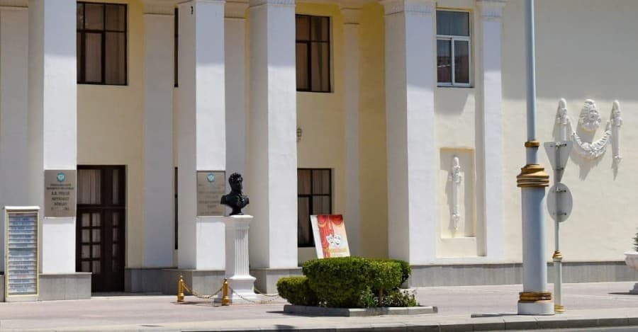 puskin-adyndaky-teatr-balkan-welayatynda-sahna-oyunlary-bilen-cykys-eder