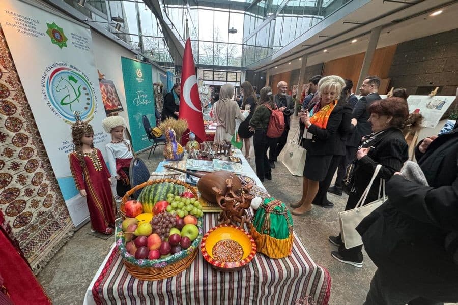 novruz-holiday-celebrated-festivities-berlin