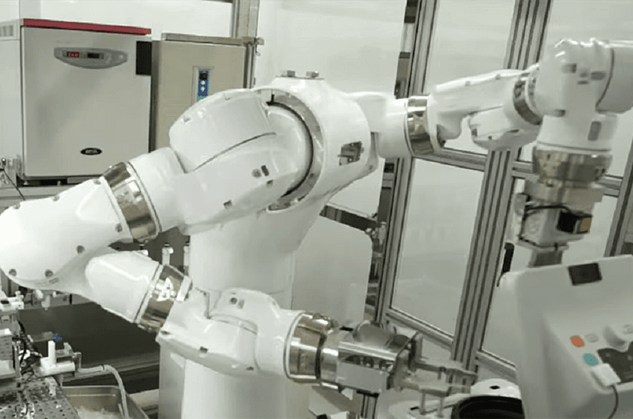 Ýaponiýada diňe robotlaryň işleýän dünýäniň ilkinji lukmançylyk barlaghanasy açyldy