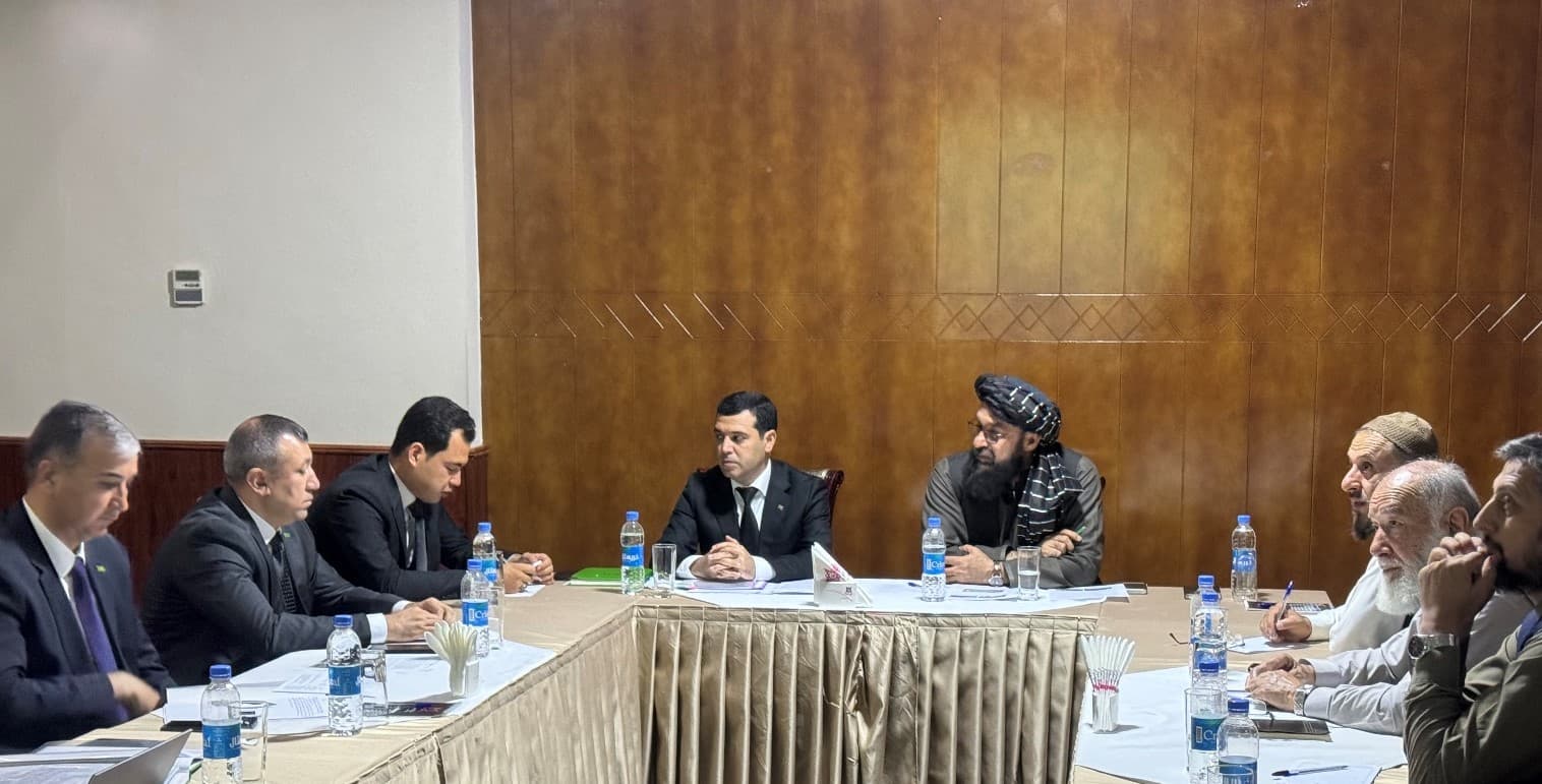 turkmenistan-bilen-owganystan-demiryol-ulgamynda-bilelikdaki-taslamalary-maslahatlasdy