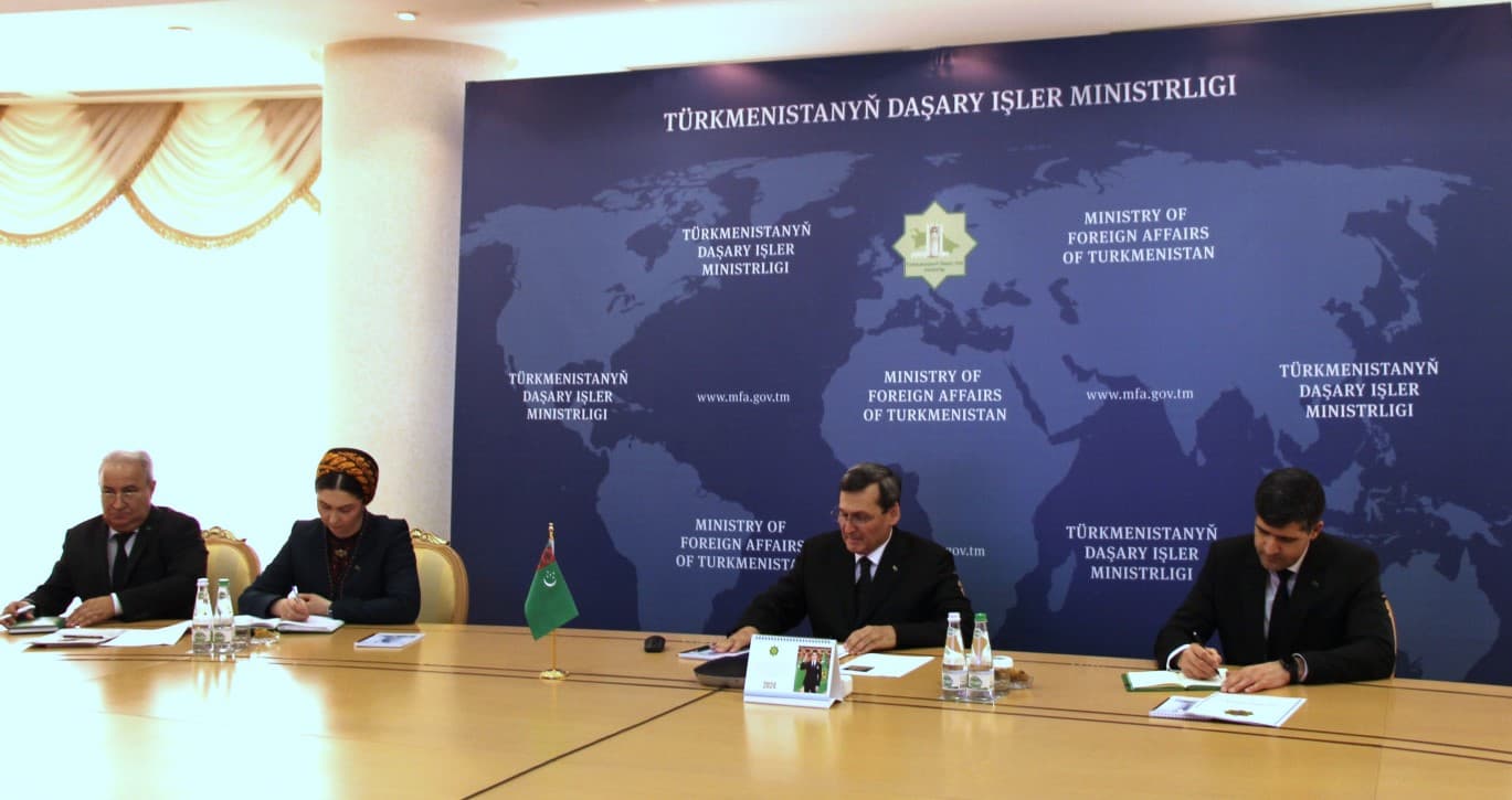 16-njy awgust, anna güni, Türkmenistanyň Ministrler Kabinetiniň Başlygynyň orunbasary, daşary işler ministri Raşid Meredow BMG-niň Baş sekretarynyň orunbasary, BMG-niň Daşky gurşaw boýunça Maksatnamasynyň (UNEP) ýerine ýetiriji direktory Inger Andersen bilen wideo arkaly gepleşikleri geçirdi.
