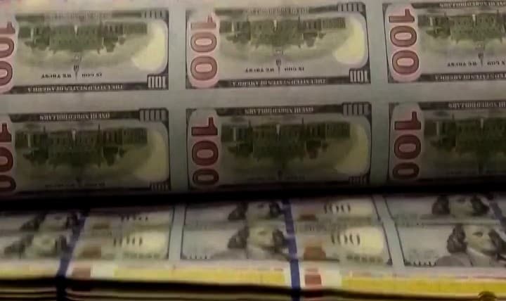 Доллар США упал в конце торгов в пятницу