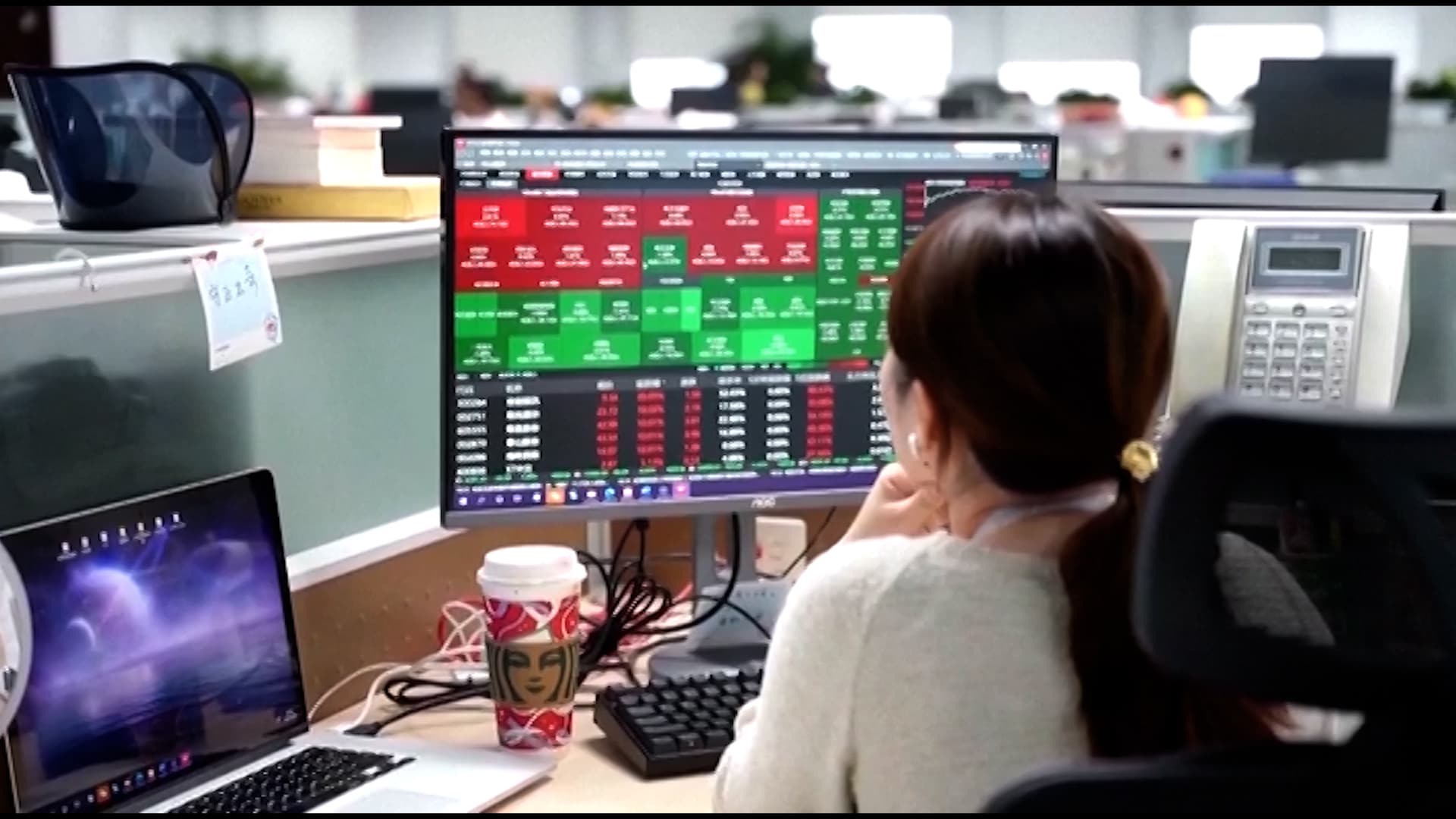 Китайские акции закрылись ростом в четверг