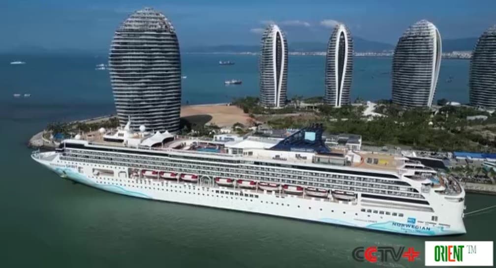 Иностранные круизные туристы проходят таможенный контроль в Санье всего за 10 секунд