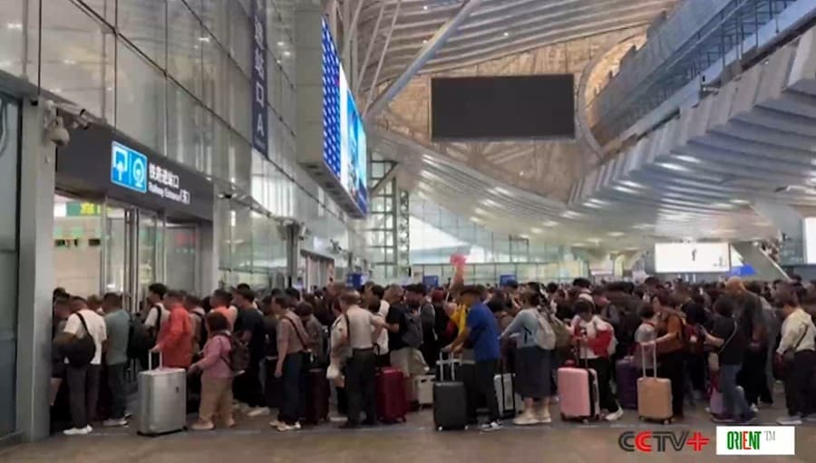 Рекордный пассажиропоток по железной дороге Гуанчжоу‑Шэньчжэнь‑Гонконг в праздник Цинмин