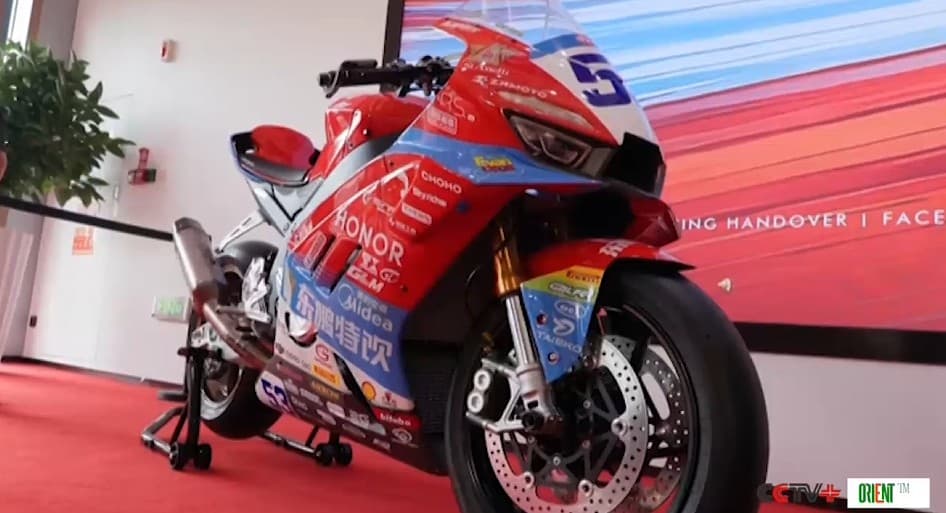 Chinese Entrepreneur Zhang Xue Sold a Replica of a Championship Motorcycle for 5 Million Yuan and Donated Everything to Charity