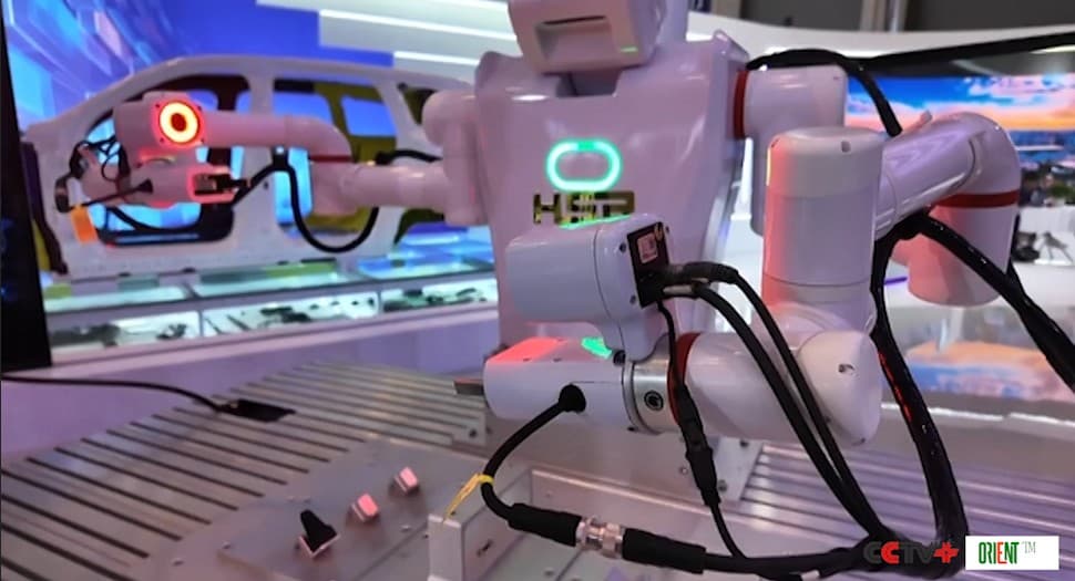 AI and Robots on the Factory Floor: How Western China Is Turning into a Digital Innovation Hub. Chongqing Signed 200 Projects
