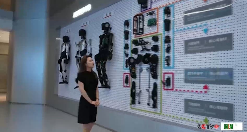 China's first humanoid robot '7S' store in Wuhan: from dream to reality — robots can be bought, rented, repaired and even trained for new skills