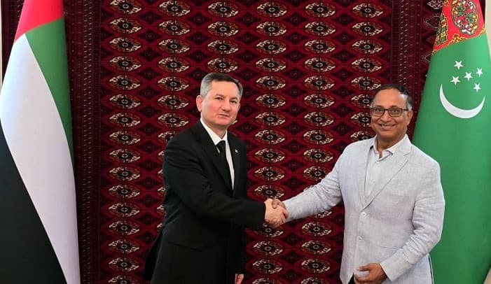 BAE-de Türkmenistanyň Adatdan daşary we doly ygtyýarly ilçisi Serdarmämmet Garajaýew AMC Overseas halkara kompaniýasynyň direktory Suwra Çakraborti bilen duşuşdy. Baş edarasy Dubaý şäherinde ýerleşen AMC Overseas kompaniýasynyň öňümizdäki hepde Aşgabatda geçiriljek Maýa goýum maslahatyna gatnaşmagy duşuşygyň esasy meselesi boldy.