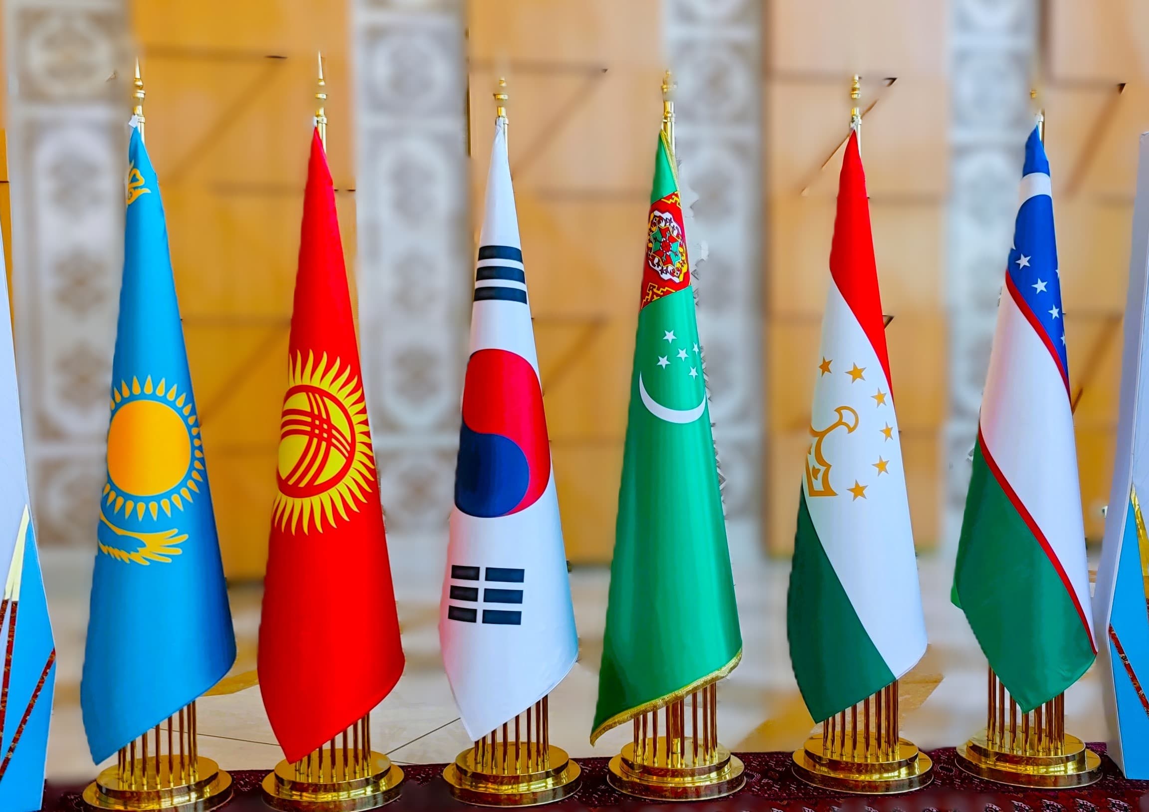 ashhabad-primet-2-yu-vstrechu-spikerov-parlamentov-stran-centralnoj-azii-i-respubliki-koreya