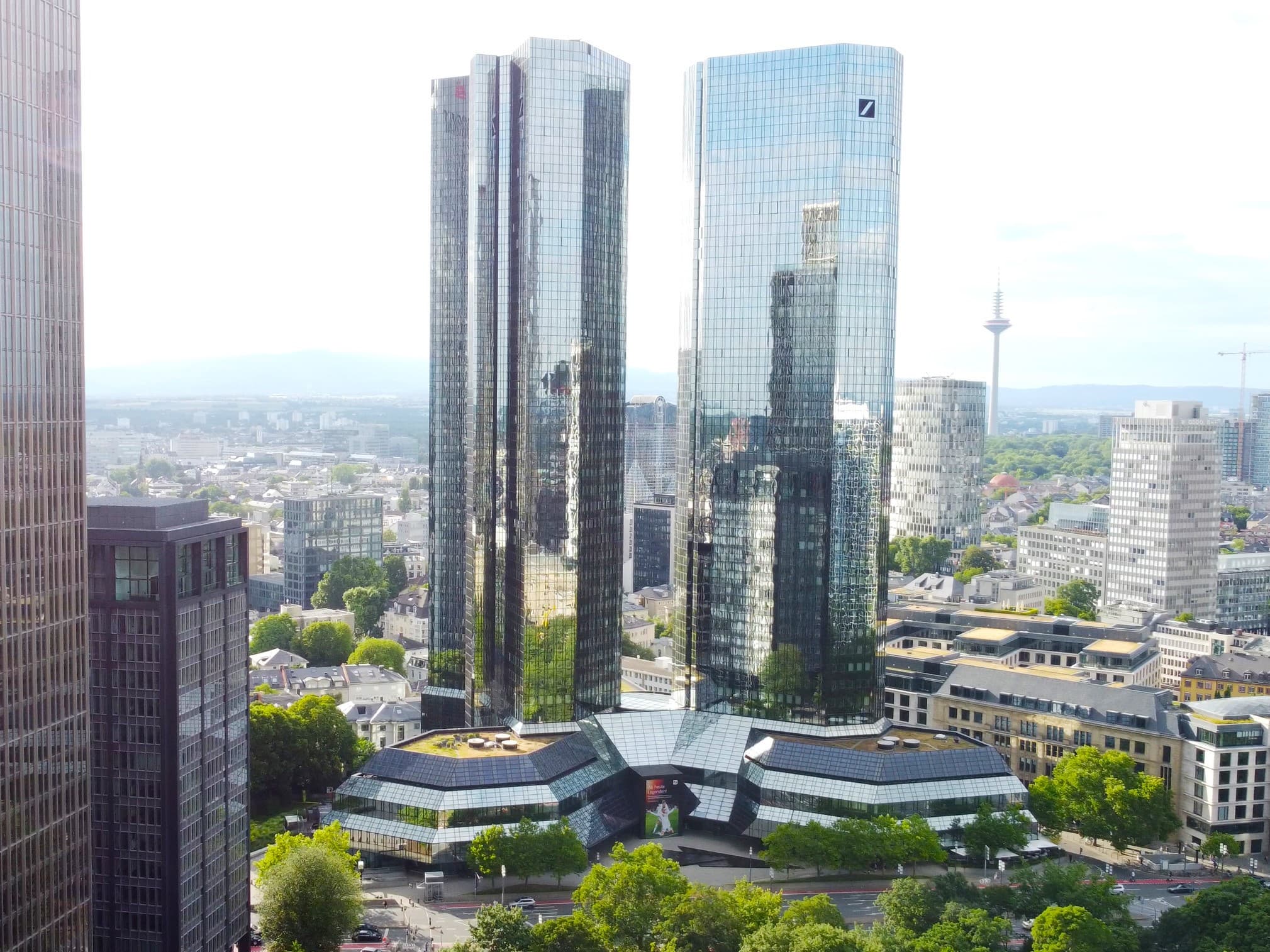 deutsche-bank-ag-bankynyn-frankfurtdaky-stab-kwarirasynda-turkmenistan-bilen-bilelikdaki-hyzmatdaslyk-boyunca-geplesik-gecirildi