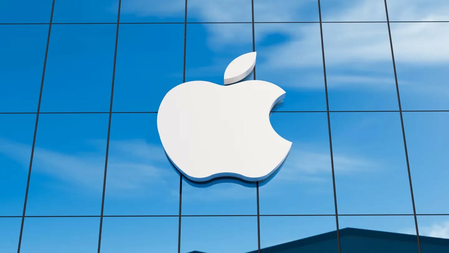 Компания Apple усилила позиции на глобальном рынке смартфонов по итогам четвертого квартала 2025 года. Устройства бренда заняли пять из десяти мест в рейтинге самых продаваемых моделей в мире, сообщает 9to5Mac со ссылкой на исследование