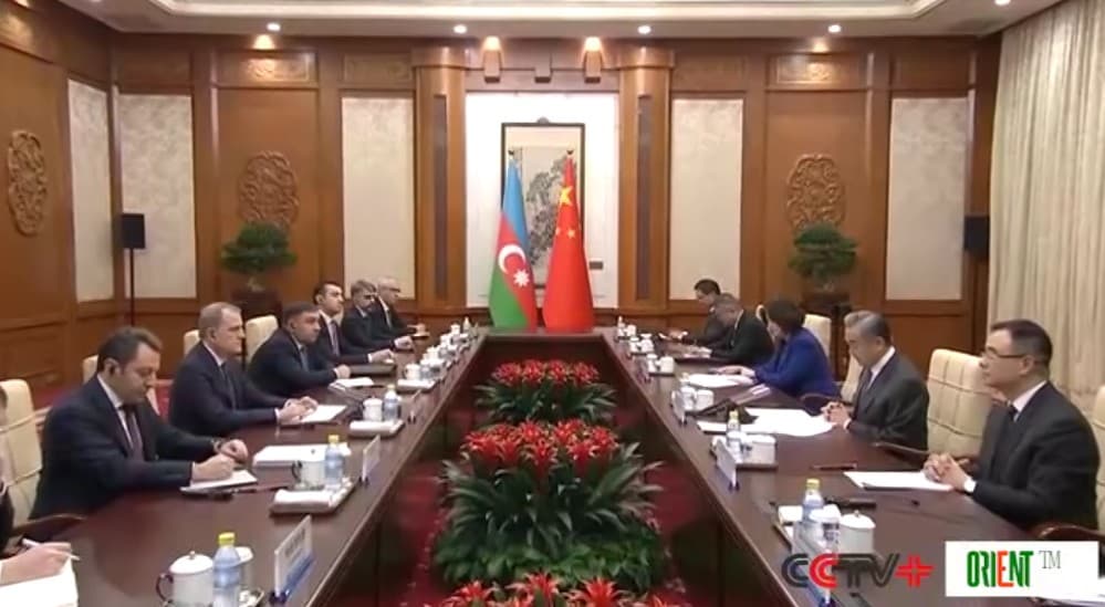 Chinese FM holds talks with Azerbaijani counterpart