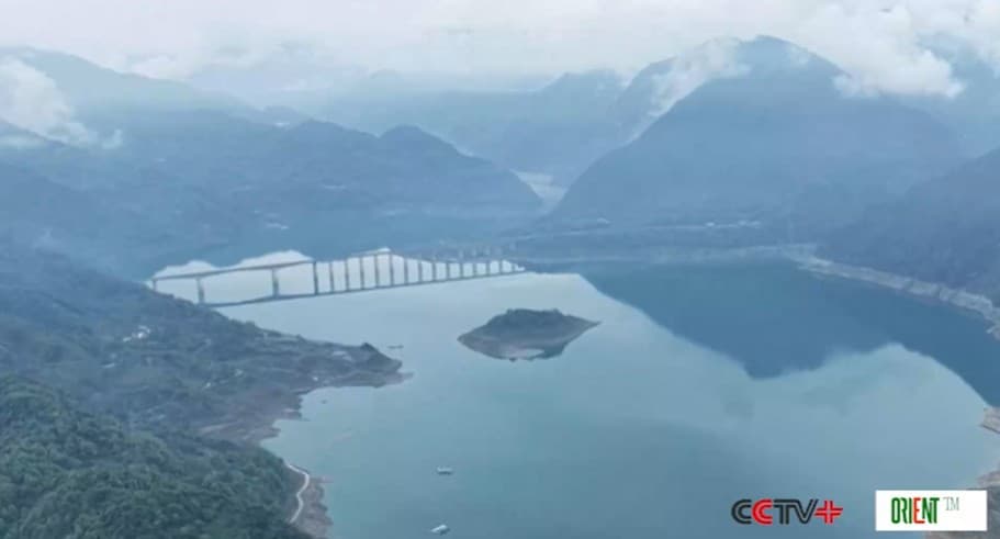 Chinese premier stresses building new-type power grid, optimizing energy structure