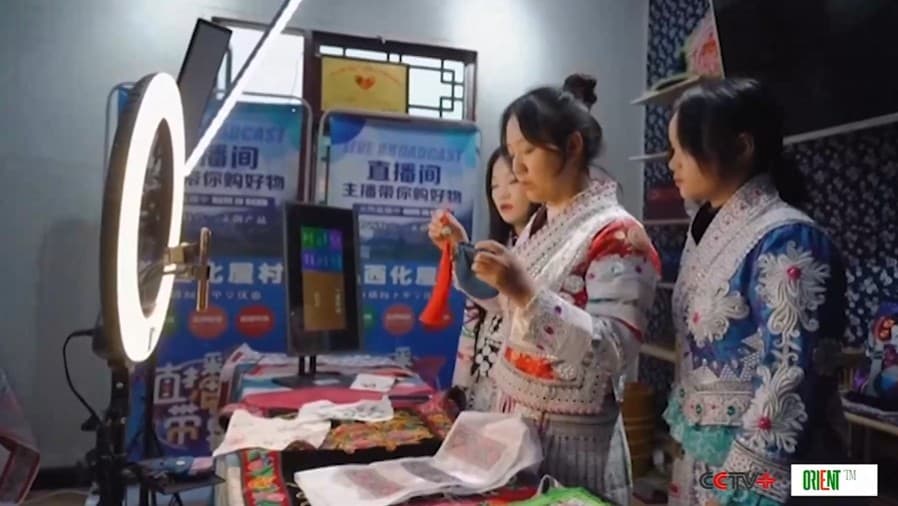 China's new guidelines to further boost e-commerce, strengthen real economy: spokesman