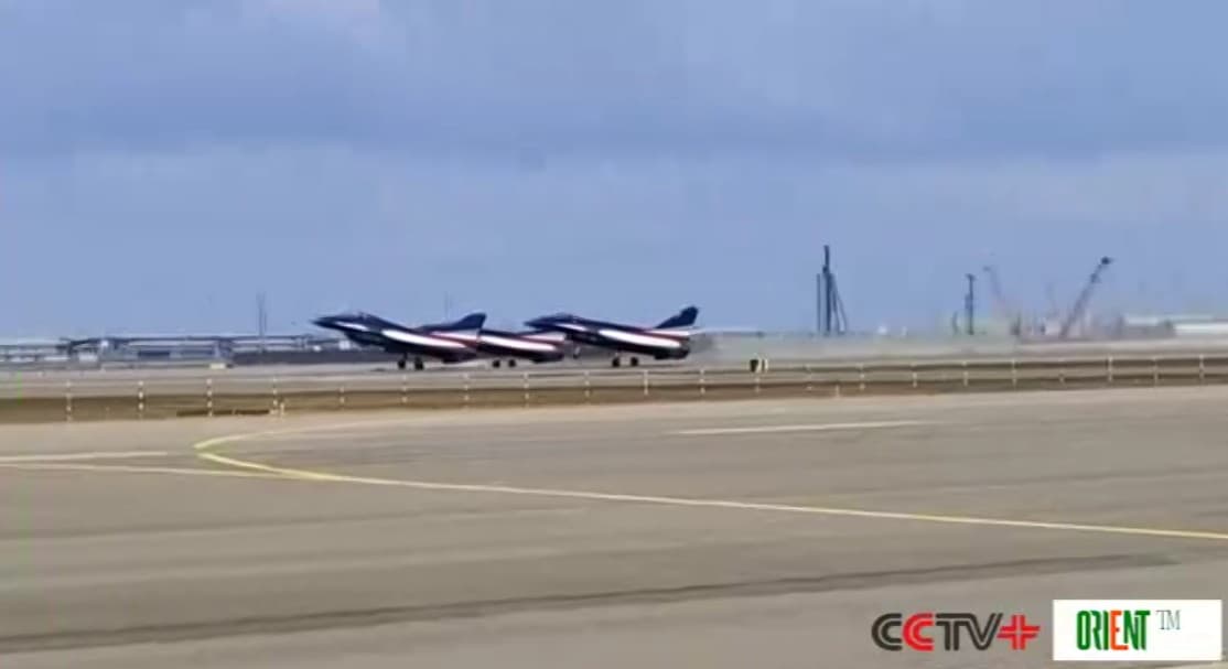 Chinese PLA aerobatic team conducts validation flight ahead of Singapore Airshow
