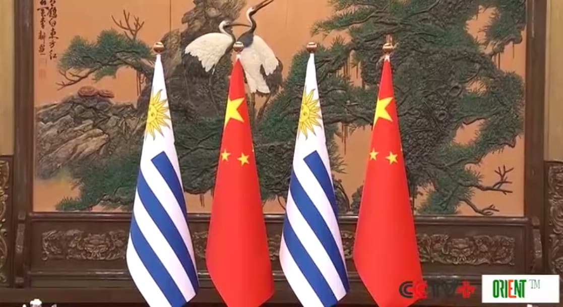 Xi holds talks with visiting Uruguayan president