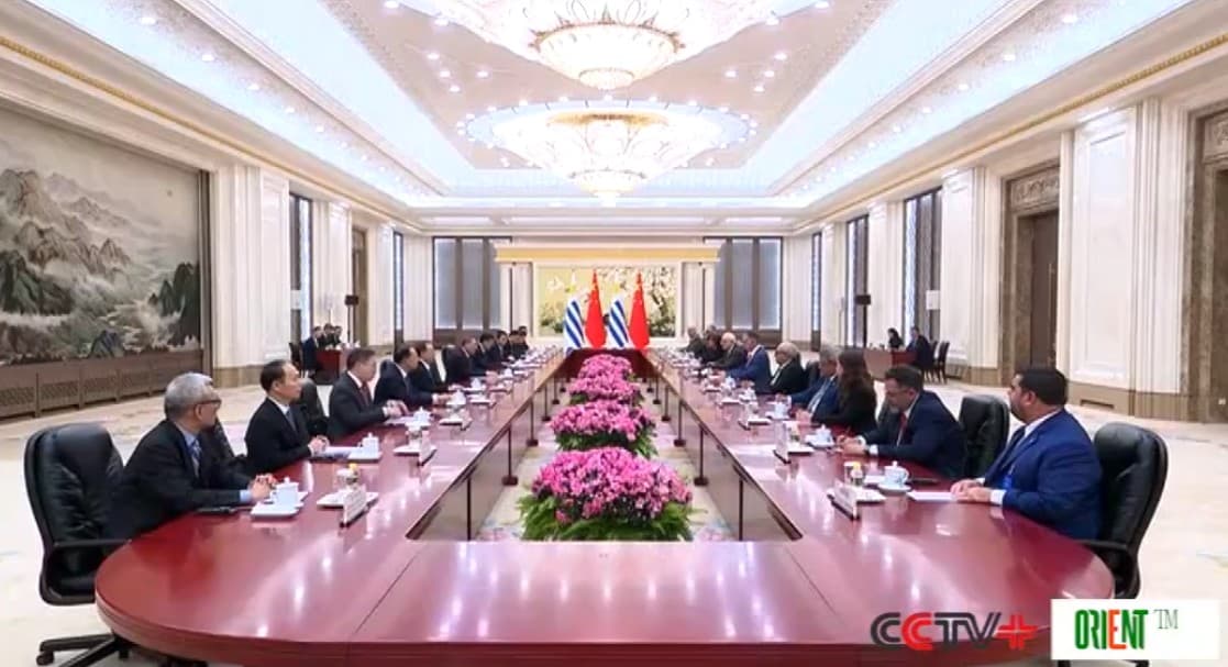 Chinese premier meets with Uruguayan president