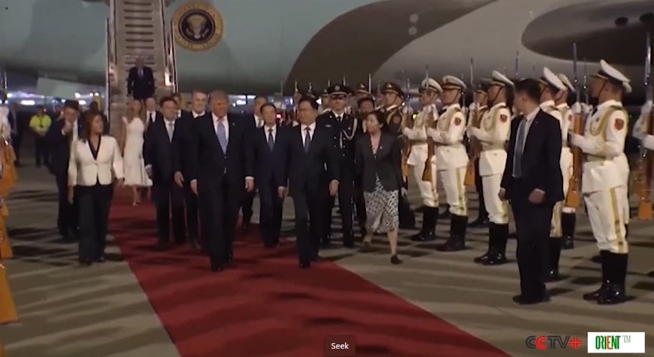 ABŞ-nyň prezidenti Donald Tramp döwlet sapary bilen Pekine geldi