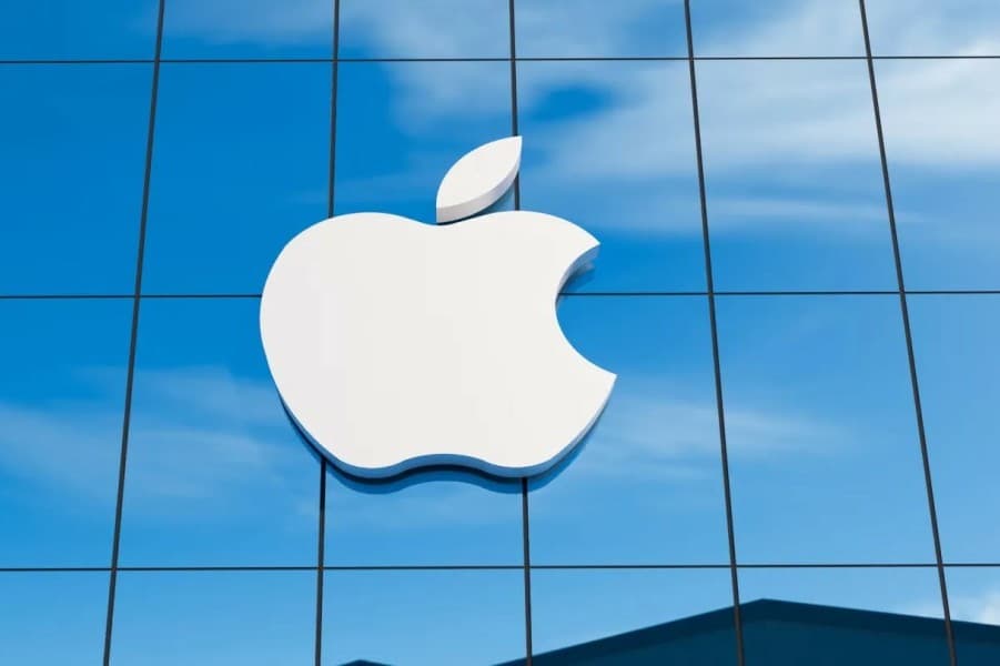 Apple dünýäde iň köp satylan smartfonlaryň ilkinji onlugynyň ýarysyny eýeledi