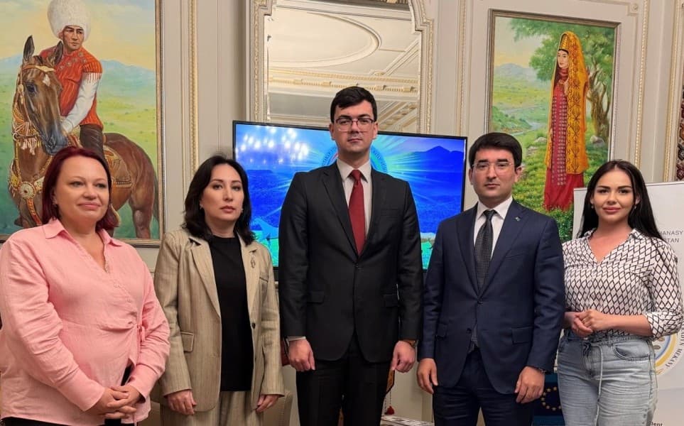 Turkmen Media Delegation Holds Dialogue with Turkmenistan’s Ambassador to the EU in Brussels