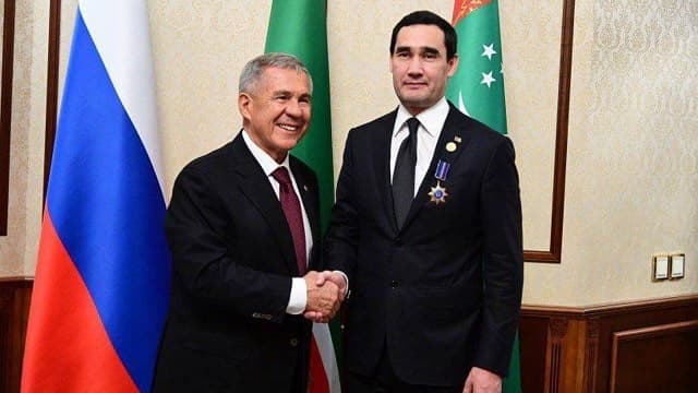 Rustam Minnihanow Serdar Berdimuhamedowa “Duslyk” ordenini gowşurdy