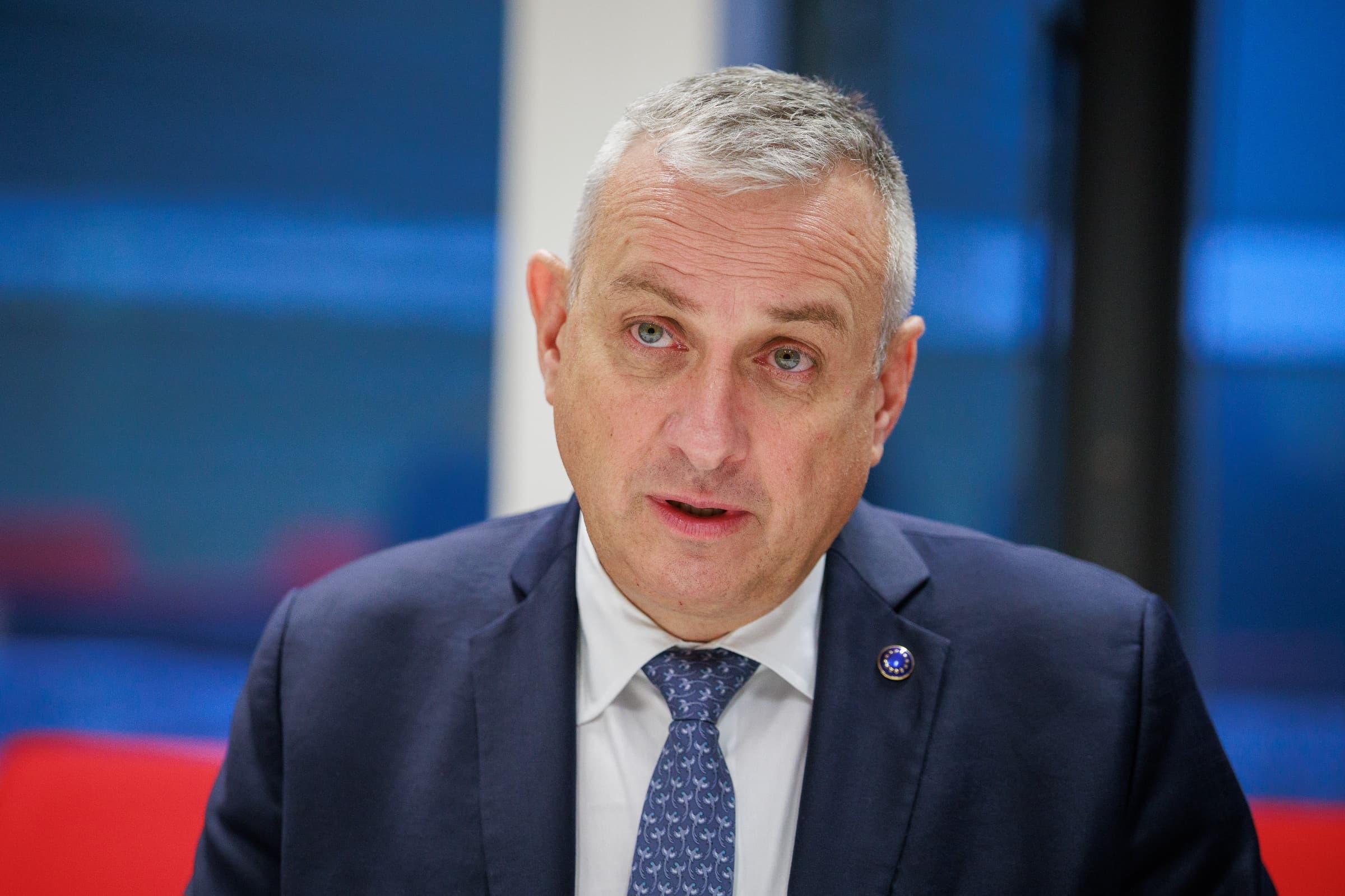 glavnye-temy-v-dialoge-turkmenistan-es-v-intervyu-evrokomissara-sikela-dlya-orient