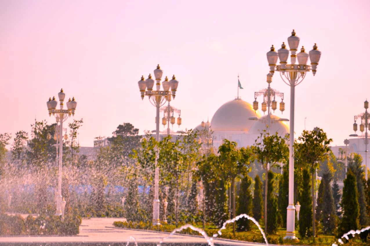 prezident-turkmenistana-serdar-berdymuhamedov-prinyal-evrokomissara-jozefa-sikela