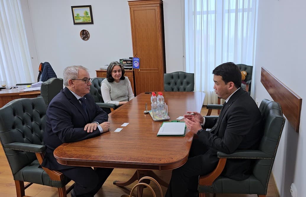 mezhdunarodnyj-universitet-gumanitarnyh-nauk-i-razvitiya-nalazhivaet-dialog-s-vuzami-rumynii