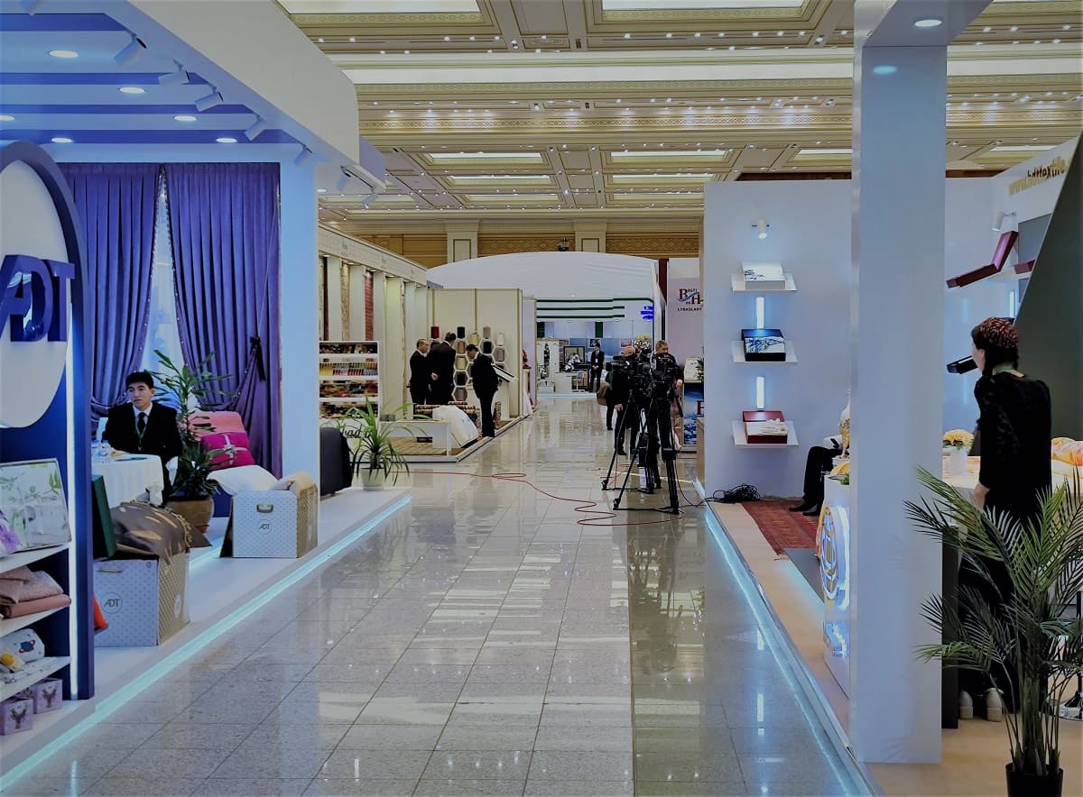 turkmenistan-eyranyn-gurgen-saherindaki-sergide-eksport-mumkinciligini-hodurlar