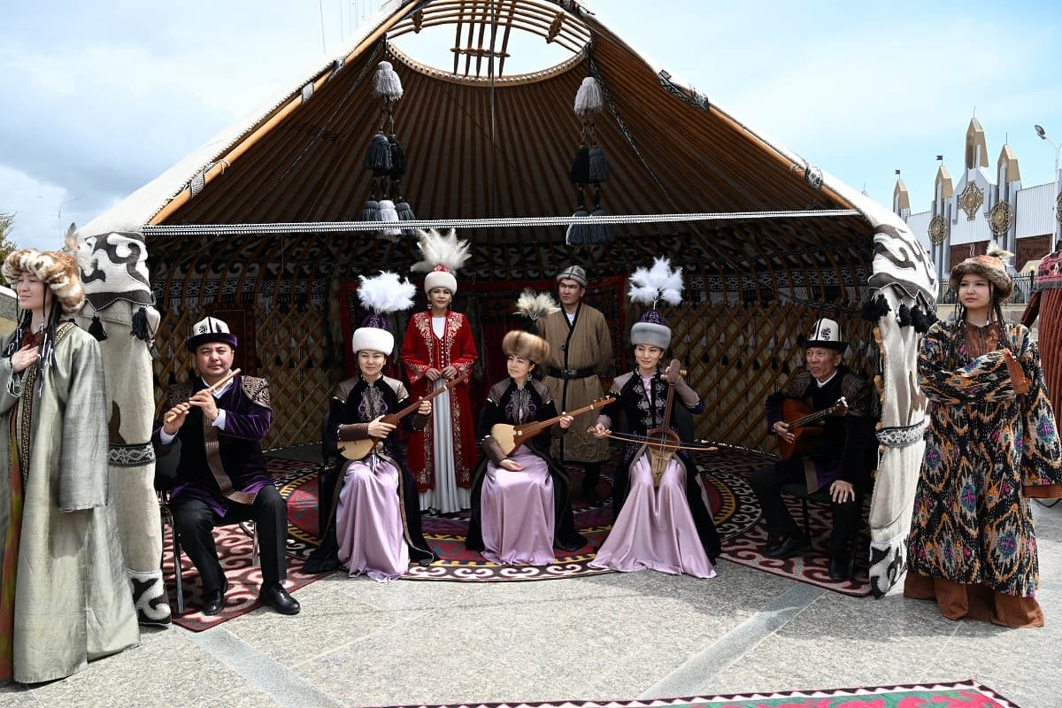 gurbanguly-berdimuhamedov-and-sadyr-japarov-visited-ethno-complex-issyk-kul