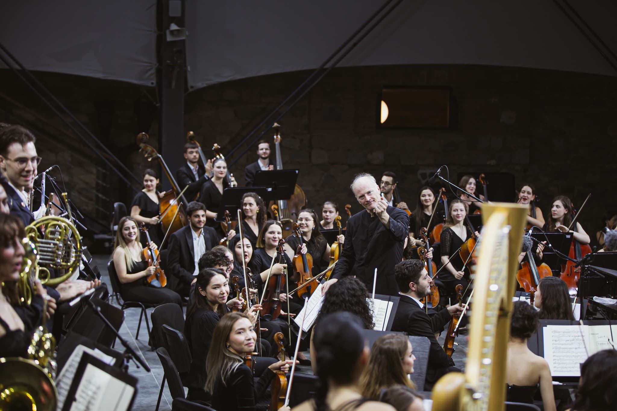 turkmenskie-muzykanty-uchastvuyut-v-cinandalskom-festivale-klassicheskoj-muzyki