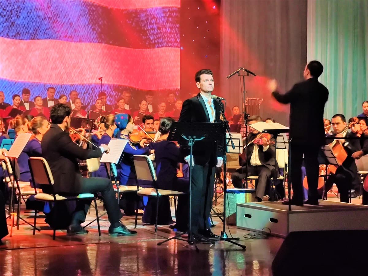 music-memory-and-gratitude-concert-honor-80th-anniversary-great-victory-was-held-ashgabat