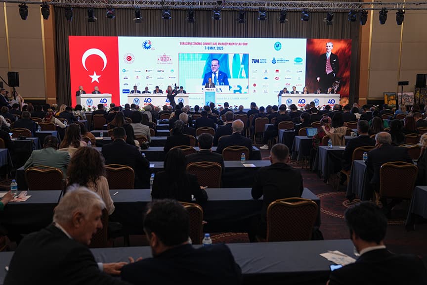 dialog-vo-imya-mira-prigodnogo-dlya-zhizni-tema-28-go-evrazijskogo-ekonomicheskogo-sammita