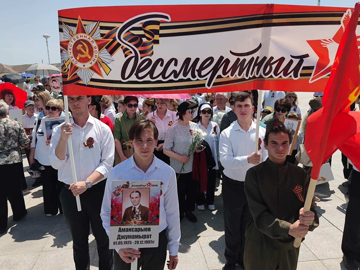 bessmertnyj-polk-v-ashhabade-zhivaya-pamyat-millionov-velikaya-istoriya-bez-finala