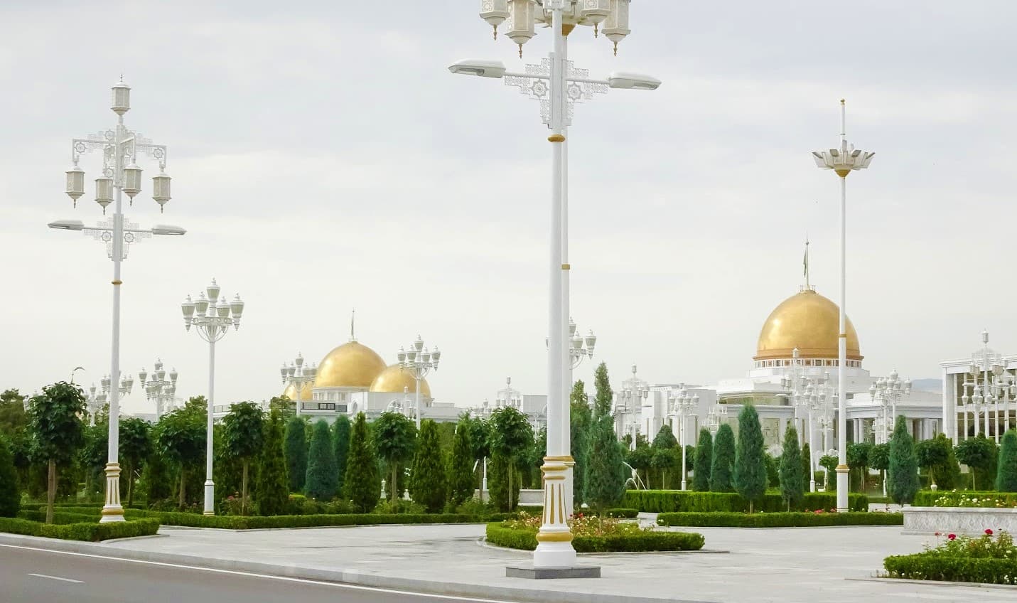 prezident-serdar-berdymuhamedov-kurs-na-ustojchivoe-razvitie