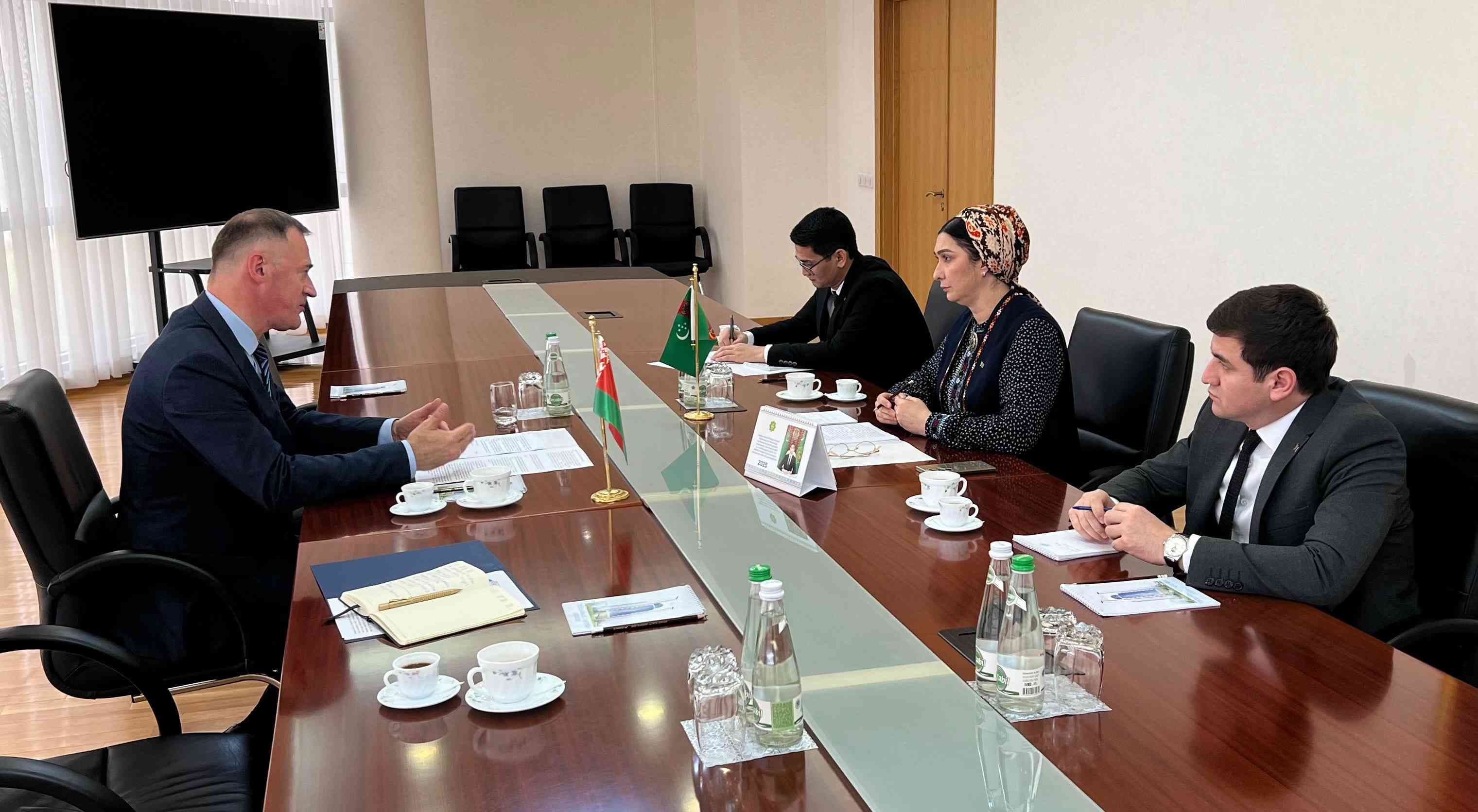 diplomaty-belarusi-i-turkmenistana