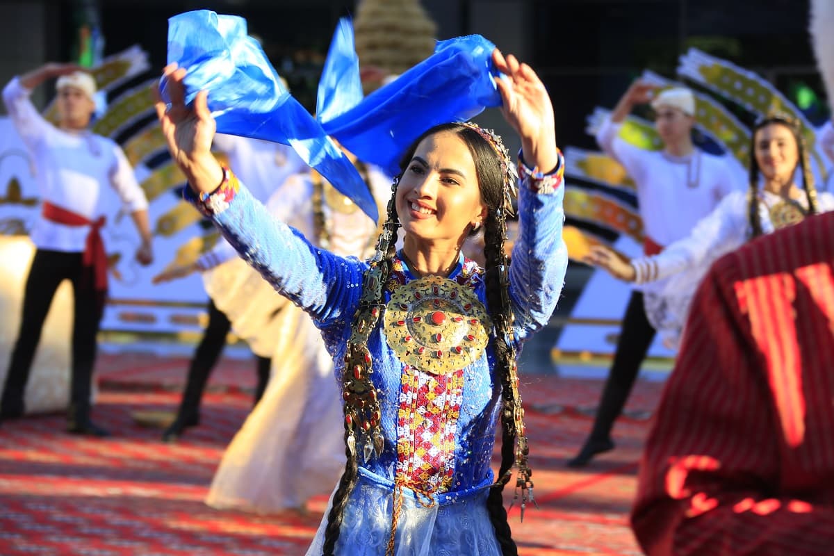 Iýun aýy Türkmenistanda medeni çäreleriň we festiwallaryň baý maksatnamasyny wada berýär