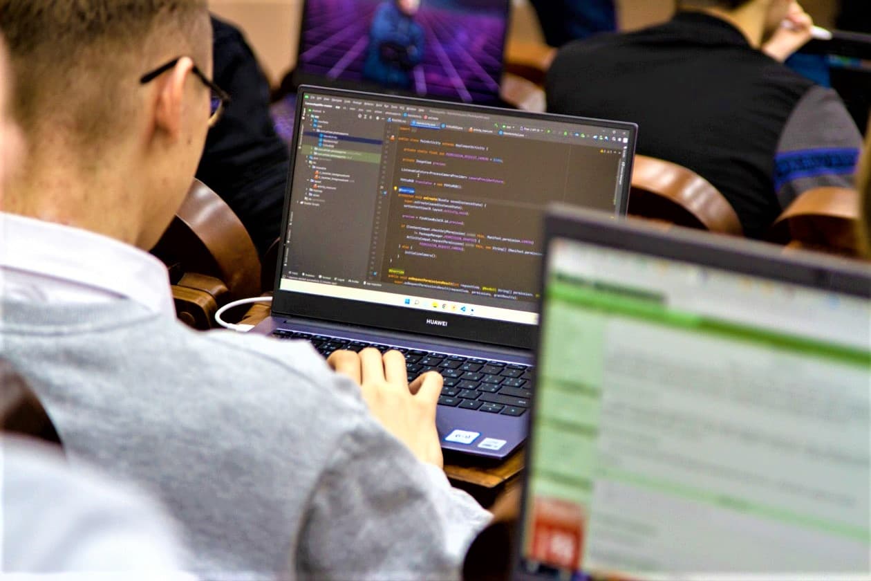 turkmenskie-shkolniki-na-mezhdunarodnyh-it-sborah-v-moskve