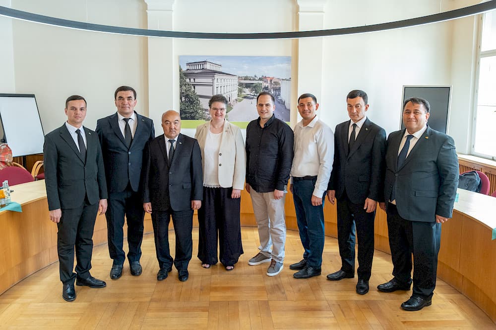dlya-zelenoj-energetiki-turkmenskaya-delegaciya-posetila-germanskij-universitet