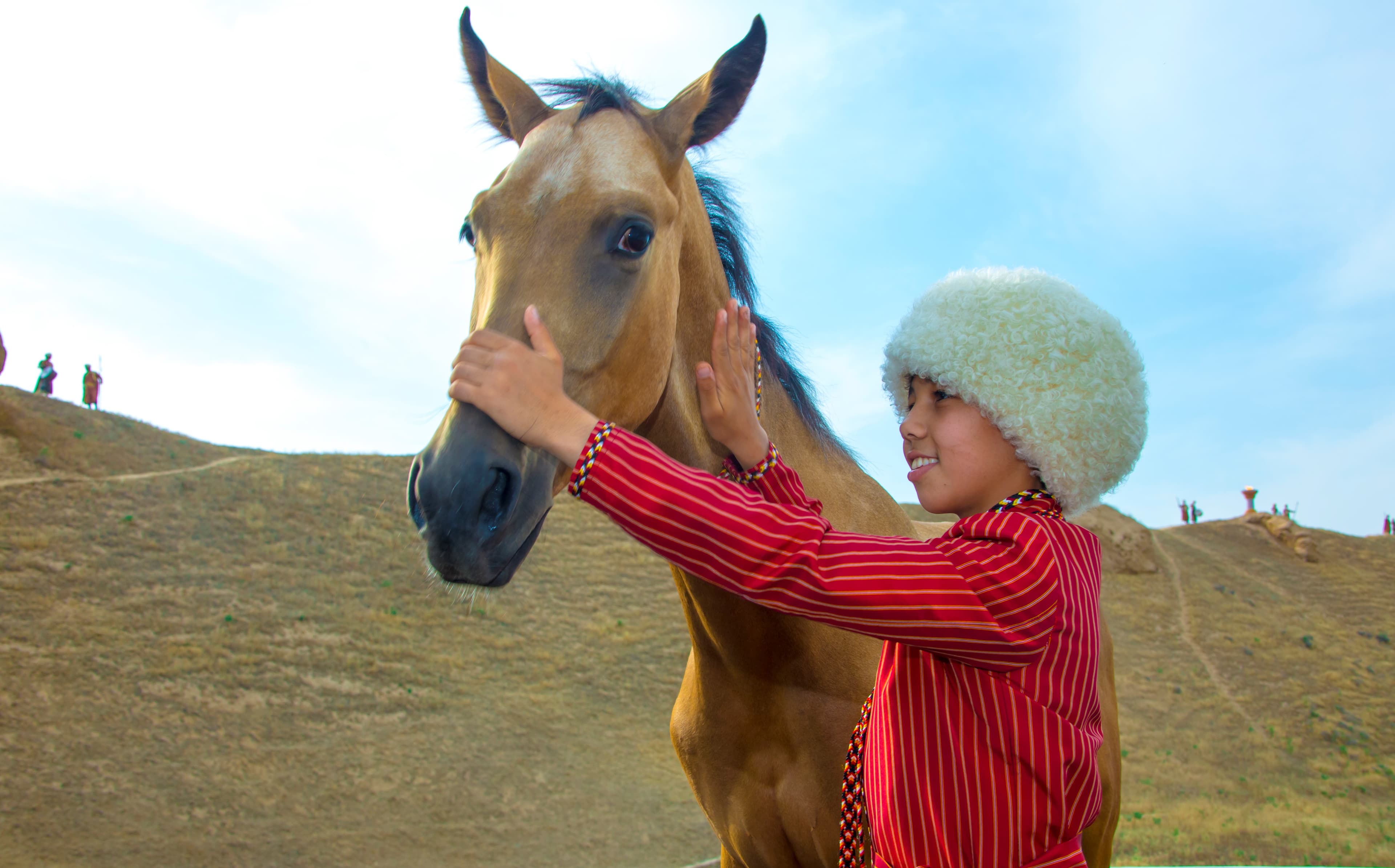 vsemirny-den-loshadi-oon-turkmenistan