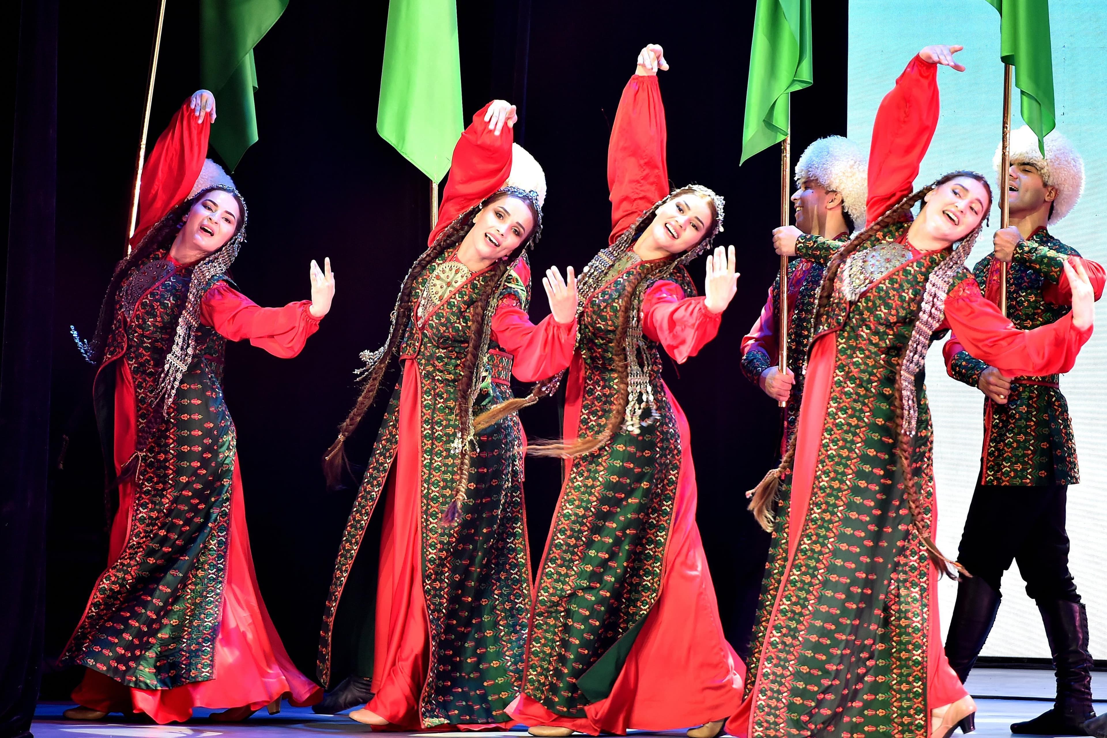 warm-greetings-turkmenistan-chinese-karamay-dokmachilar-ensemble
