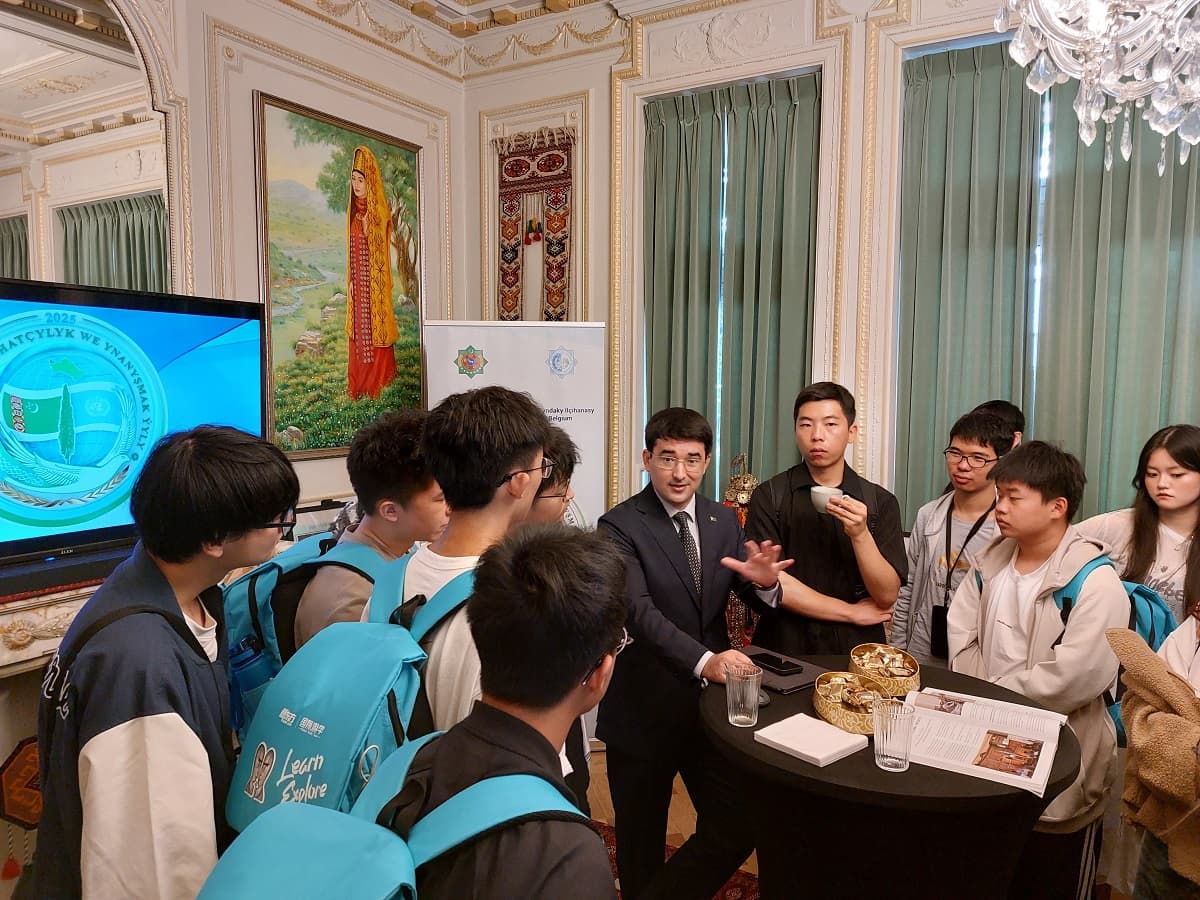 bryussel-vstrecha-posol-turkmenistana-kitajskaya-molodezh