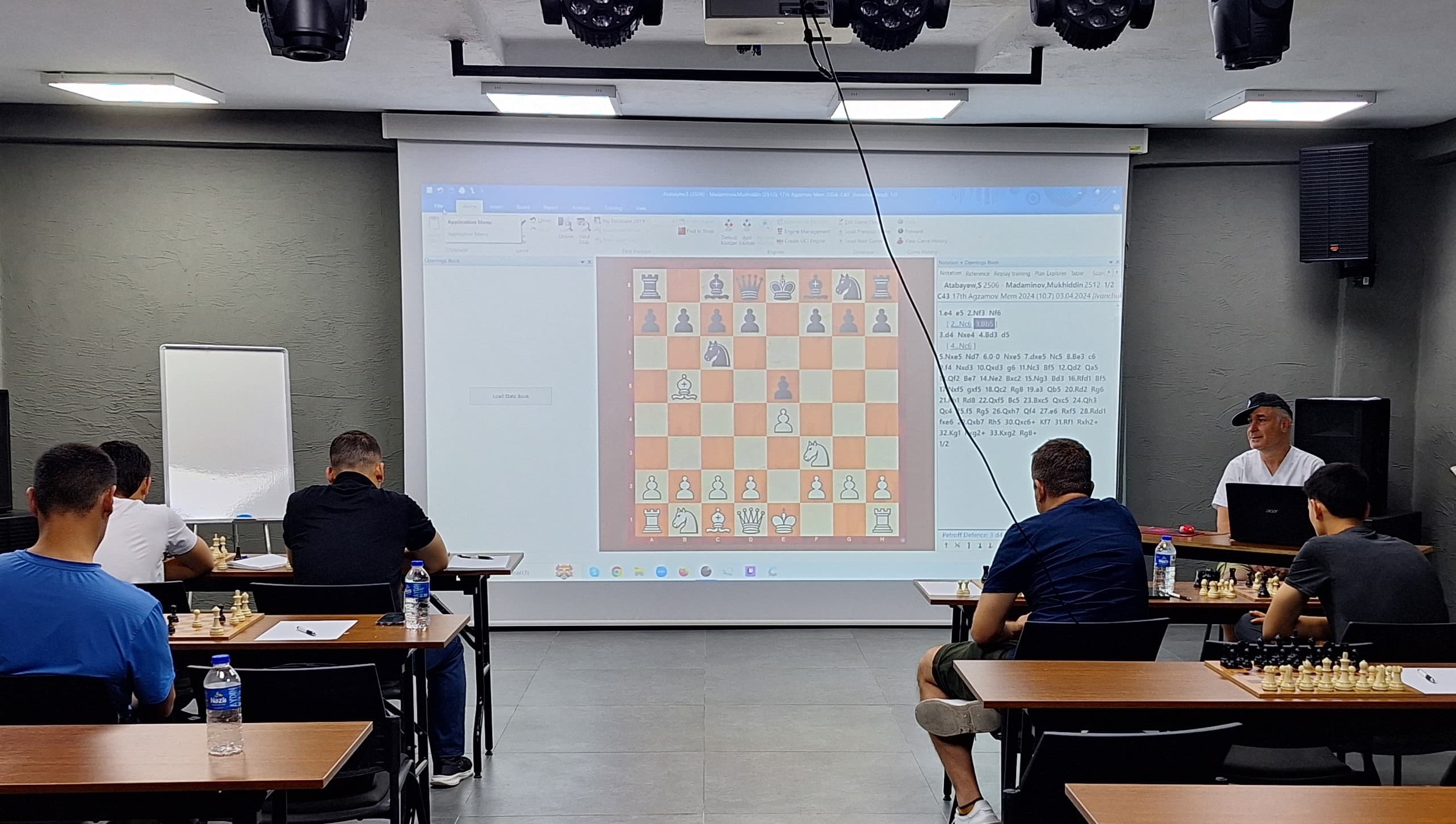 legendarnyj-grossmejster-vasilij-ivanchuk-treniruet-shahmatnuyu-sbornuyu-turkmenistana