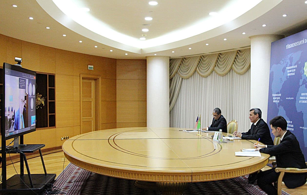 turkmenistan-we-abs-howanyn-uytgemegine-garsy-goresde-hyzmatdaslygy-berkitmek-meselesini-ara-alyp-maslahatlasdylar