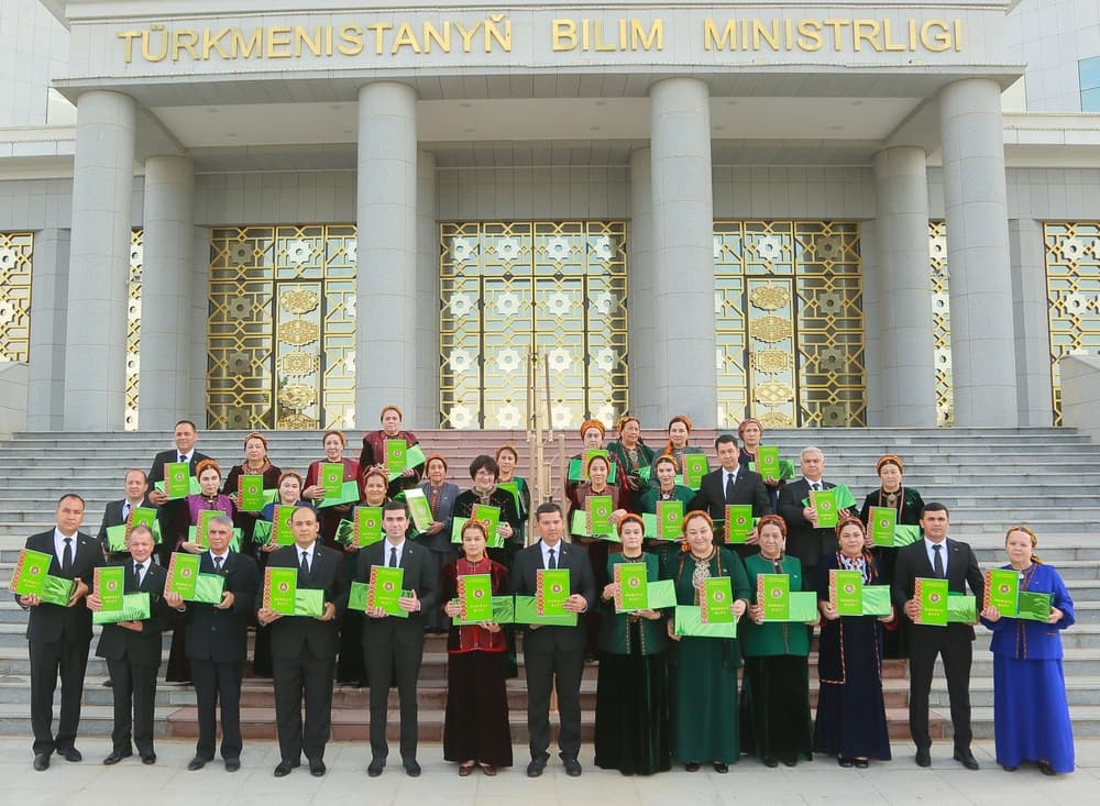 Garaşsyzlyk baýramy mynasybetli öňdebaryjy bilim işgärleri sylaglandy
