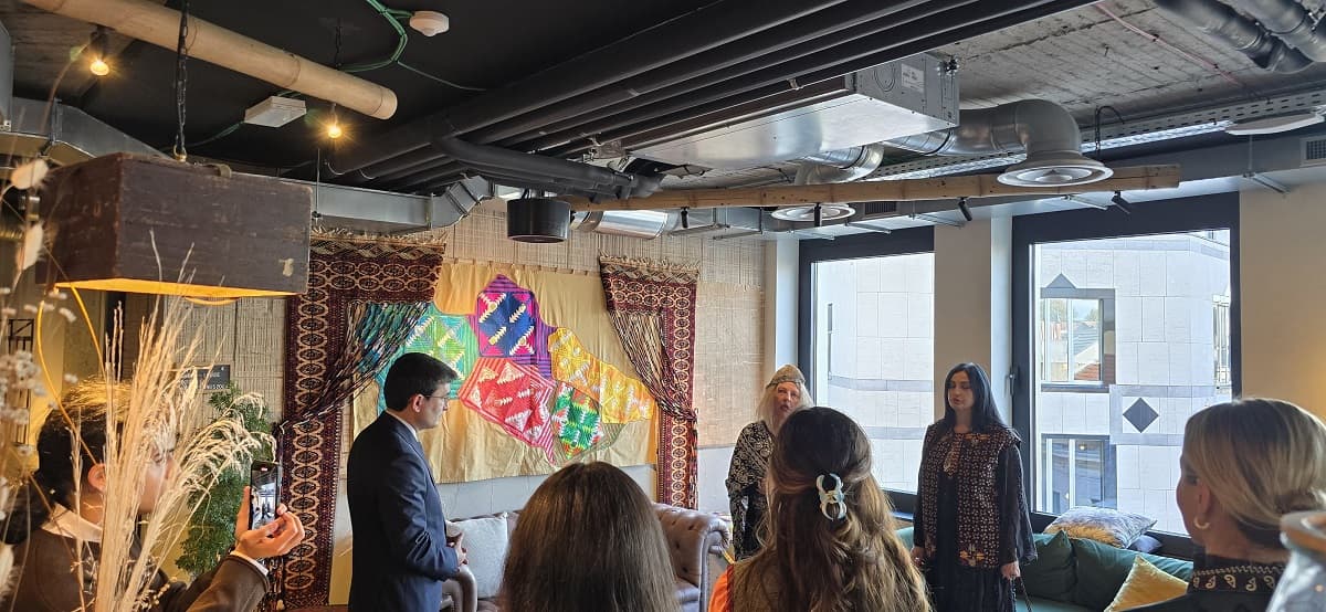 bryussel-turkmen-ugolok-comet